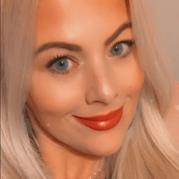 Meet your Posher, Dawn - Picture 2 of 2